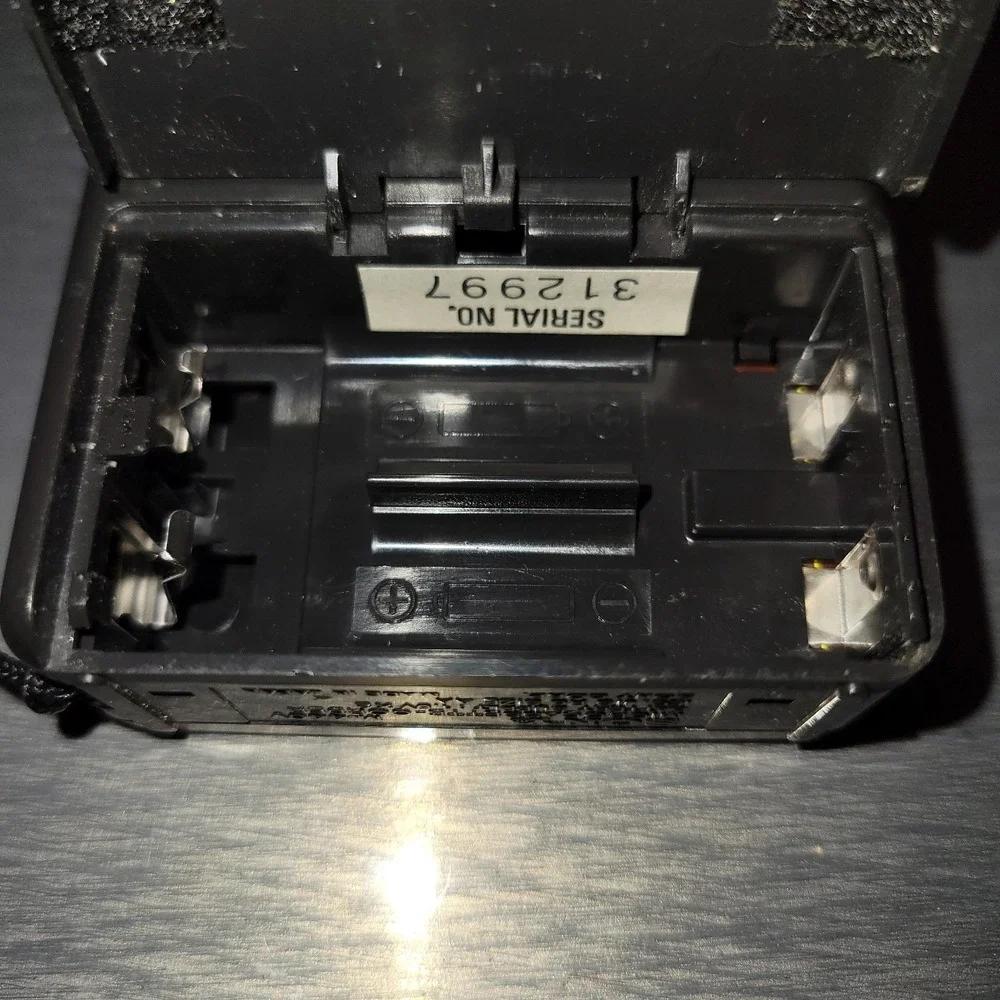 Sony M-440V Microcassette-Corder Voice Recorder VOR Handheld Tape Player Cracked